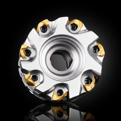 عَظِّمْ إِمْكَانِيَّاتِ التَّشْغِيلِ بِاسْتِخْدَامِ قَوَاطِعِ التَّفْرِيزِ السَّطْحِيّ نَوْعُ الماكينة: تَفْرِيزُ الأَكْتَافِ أَقْصَى دَوْرَان فِي الدَّقِيقَة: 40000 أَقْصَى عُمْق قَطْع/Ap: 4 مم